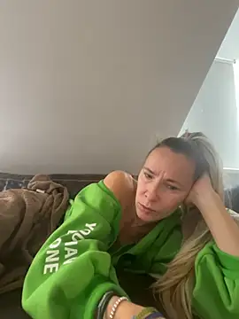 Snapshot of blondi2077 chatting on 20, 10, 2025 blondi2077 online show from 20, 10, 2025