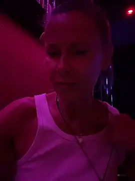 Snapshot of blondi2077 chatting on 27, 7, 2026 blondi2077 online show from 27, 7, 2026