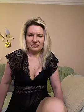 AliceSwan4011 online show from 24, 6, 2026