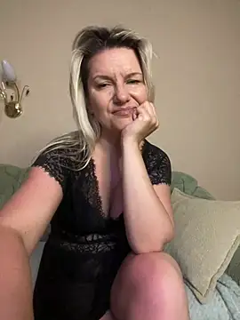 AliceSwan4011 online show from 23, 7, 2026