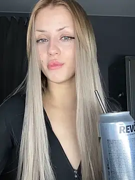 FavoriteKira online show from 28, 11, 2025