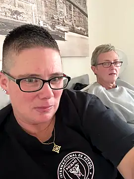 Snapshot of voluptuous-minx chatting on 14, 12, 2025 voluptuous-minx online show from 14, 12, 2025