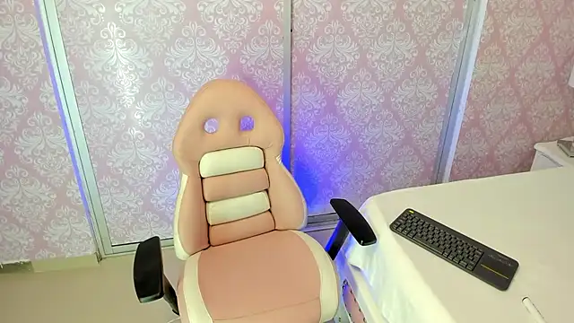 Snapshot of Ailee_naughty chatting on 13, 11, 2025 Ailee naughty online show from 13, 11, 2025