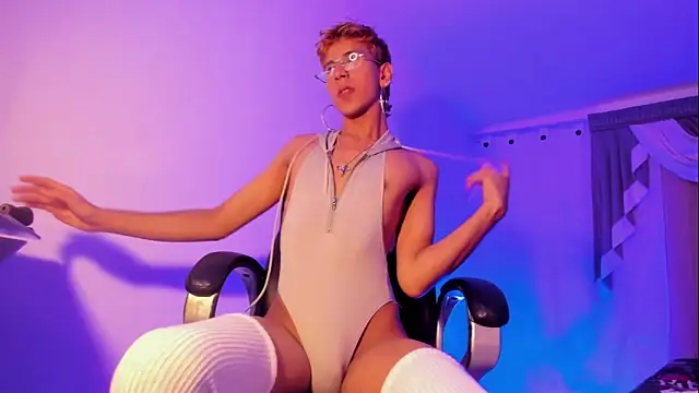 Angelicious Boy online show from 29, 11, 2025