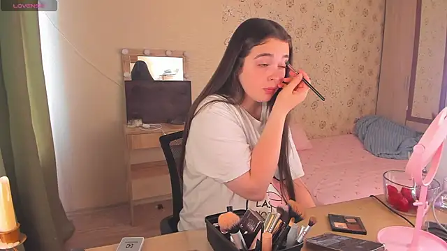 Snapshot of Alice_next_door chatting on 12, 6, 2026 Alice next door online show from 12, 6, 2026