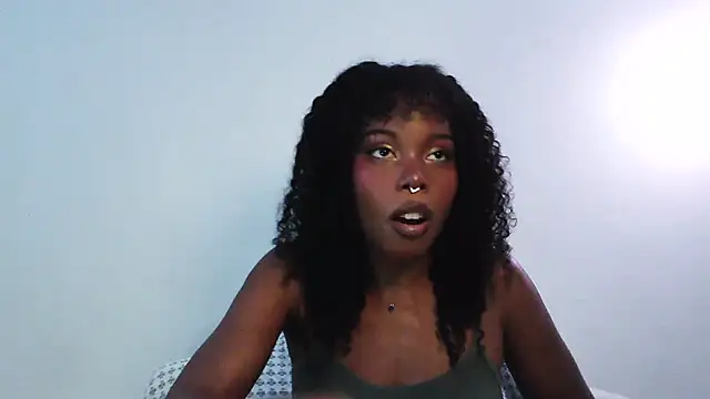 Snapshot of SparklingSoleil chatting on 5, 10, 2025 SparklingSoleil online show from 5, 10, 2025