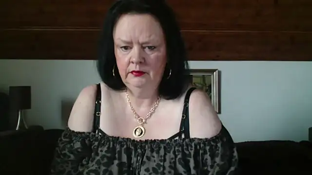 TiffanyMature online show from 8, 10, 2025