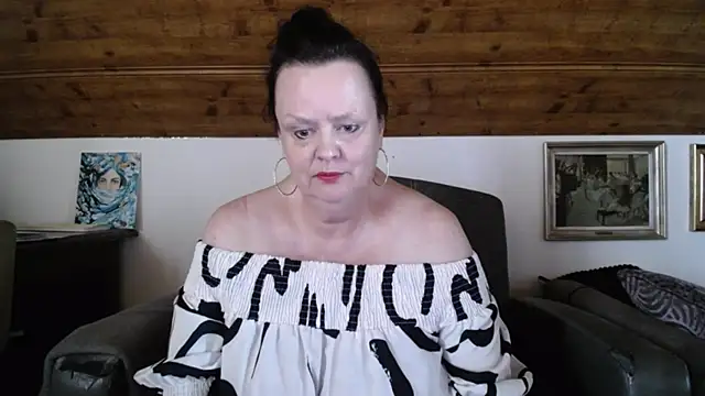 TiffanyMature online show from 9, 7, 2026