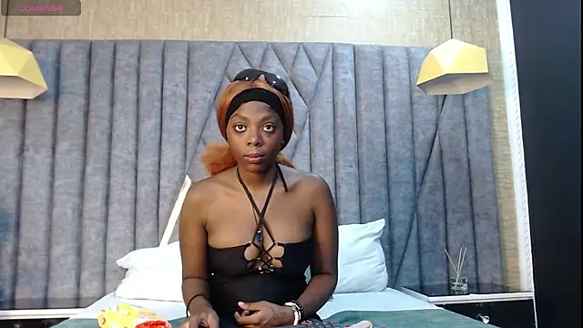 Snapshot of OliviaGarciaa chatting on 11, 9, 2025 OliviaGarciaa online show from 11, 9, 2025