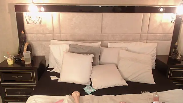 Snapshot of OliviaGarciaa chatting on 6, 10, 2025 OliviaGarciaa online show from 6, 10, 2025