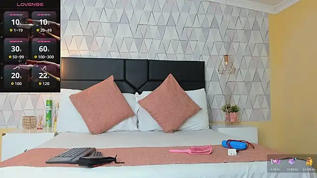 Snapshot of OliviaGarciaa chatting on 14, 11, 2025 OliviaGarciaa online show from 14, 11, 2025