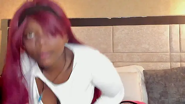 Snapshot of OliviaGarciaa chatting on 18, 11, 2025 OliviaGarciaa online show from 18, 11, 2025