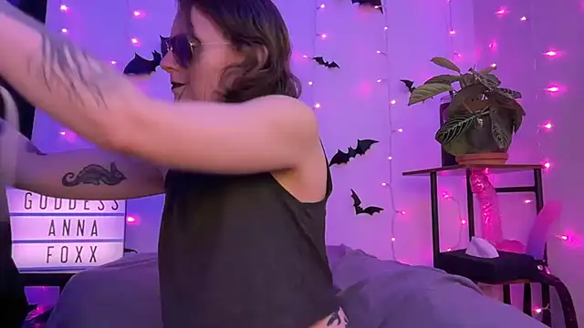 mistressannafoxx online show from 13, 1, 2026