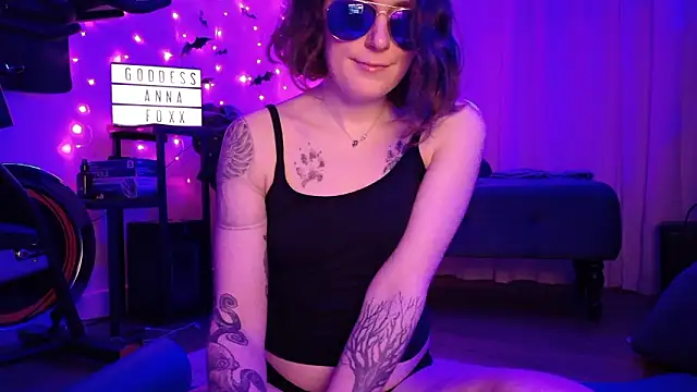 mistressannafoxx online show from 3, 2, 2026