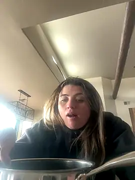 Snapshot of M1l3yD3w chatting on 23, 11, 2025 M1l3yD3w online show from 23, 11, 2025