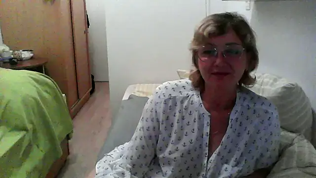 IrynaMolbertx online show from 19, 9, 2025