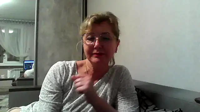 IrynaMolbertx online show from 4, 10, 2025