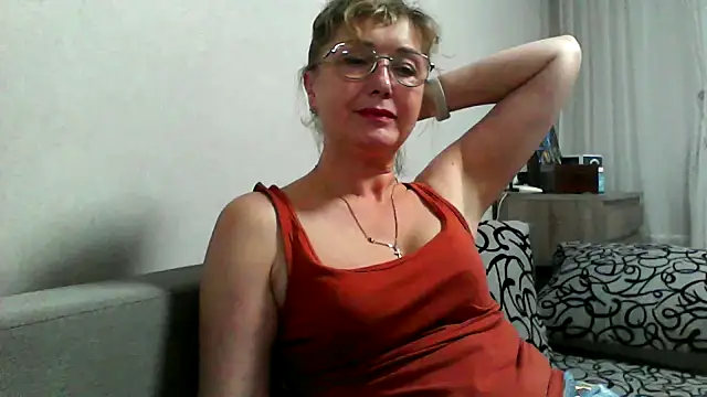 IrynaMolbertx online show from 10, 10, 2025