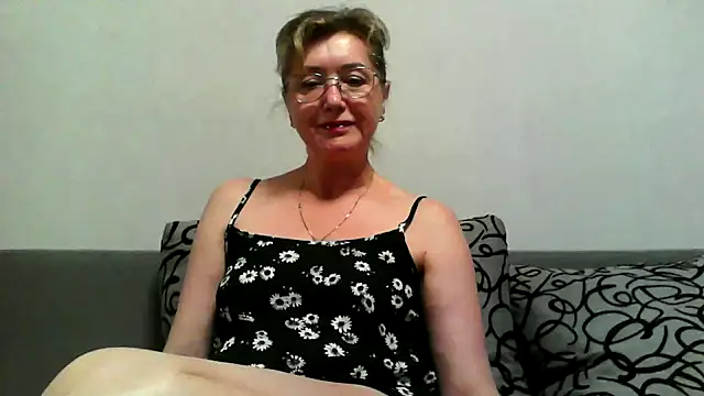 IrynaMolbertx online show from 16, 10, 2025