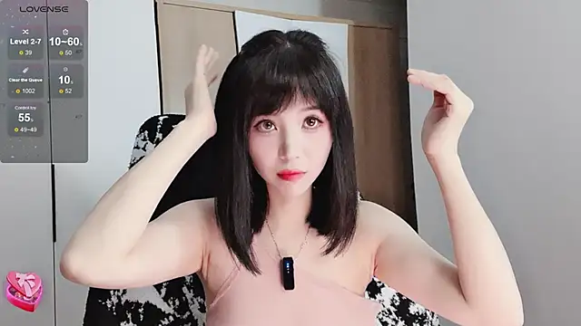 Snapshot of Amy-i chatting on 8, 11, 2025 Amy-i online show from 8, 11, 2025