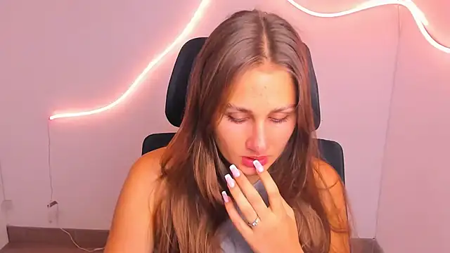 Stefanie Sweet online show from 9, 9, 2025