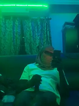 Snapshot of Calmnix_ chatting on 8, 11, 2025 Calmnix online show from 8, 11, 2025