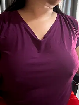 Snapshot of Maggi-is-back chatting on 3, 11, 2025 Maggi-is-back online show from 3, 11, 2025