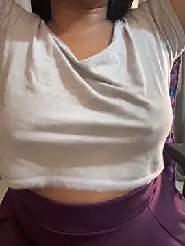 Snapshot of Maggi-is-back chatting on 2, 12, 2025 Maggi-is-back online show from 2, 12, 2025