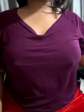 Snapshot of Maggi-is-back chatting on 5, 12, 2025 Maggi-is-back online show from 5, 12, 2025