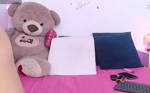 Snapshot of arianajoliee chatting on 8, 5, 2026 arianajoliee online show from 8, 5, 2026