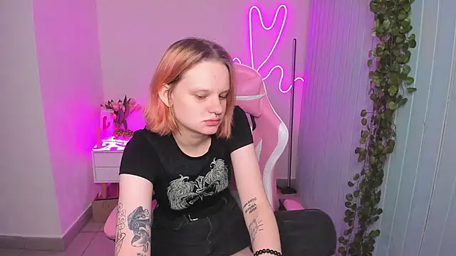 Snapshot of Elieiza_xo chatting on 18, 10, 2025 Elieiza xo online show from 18, 10, 2025