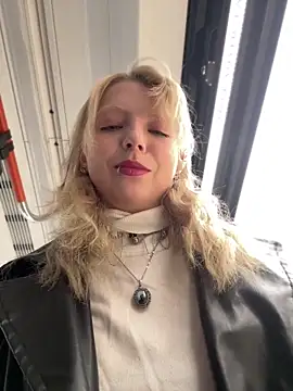 EveLittleSinner online show from 28, 10, 2025