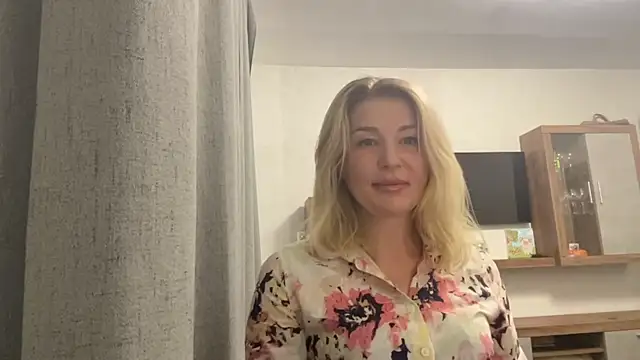 Snapshot of Blondie_xoxoxo chatting on 16, 9, 2025 Blondie xoxoxo online show from 16, 9, 2025