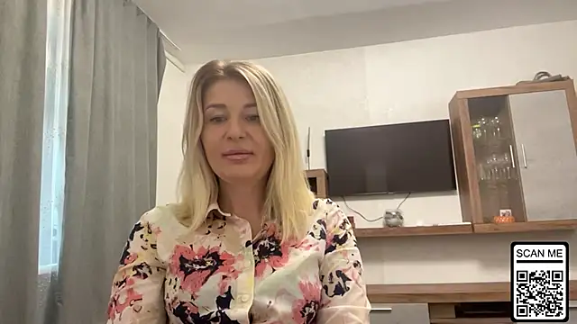 Snapshot of Blondie_xoxoxo chatting on 2, 10, 2025 Blondie xoxoxo online show from 2, 10, 2025