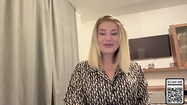 Snapshot of Blondie_xoxoxo chatting on 11, 10, 2025 Blondie xoxoxo online show from 11, 10, 2025