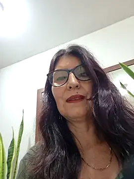 Snapshot of swity_foster chatting on 9, 6, 2026 swity foster online show from 9, 6, 2026
