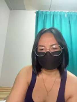 Snapshot of melyiaaa chatting on 2, 12, 2025 melyiaaa online show from 2, 12, 2025