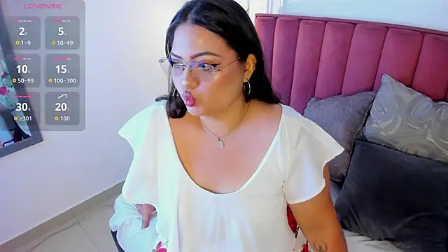 Snapshot of Tessa_Sinclaire chatting on 1, 10, 2025 Tessa Sinclaire online show from 1, 10, 2025