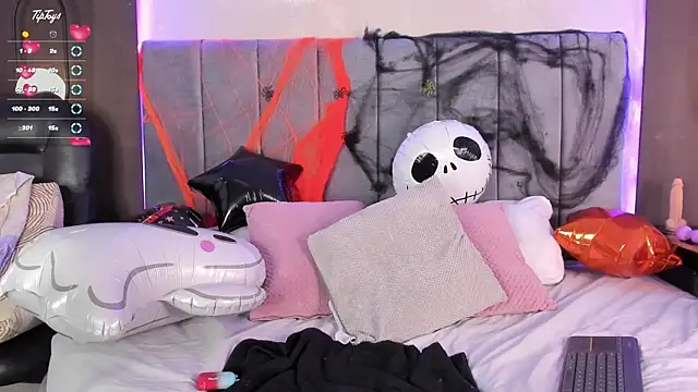 Snapshot of mily__18 chatting on 1, 11, 2025 mily 18 online show from 1, 11, 2025