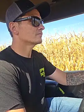 Snapshot of twistafatpipe chatting on 16, 10, 2025 twistafatpipe online show from 16, 10, 2025