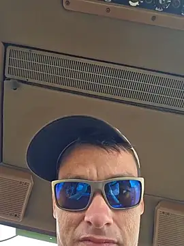 Snapshot of twistafatpipe chatting on 17, 10, 2025 twistafatpipe online show from 17, 10, 2025