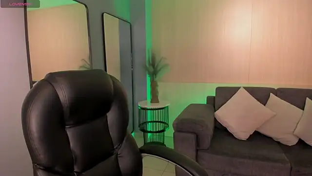 Snapshot of AyshelBrown chatting on 14, 11, 2025 AyshelBrown online show from 14, 11, 2025