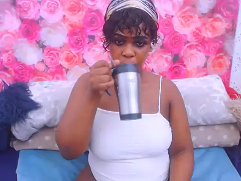 Snapshot of MiniMinaj chatting on 26, 11, 2025 MiniMinaj online show from 26, 11, 2025