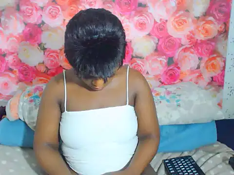 Snapshot of MiniMinaj chatting on 14, 12, 2025 MiniMinaj online show from 14, 12, 2025