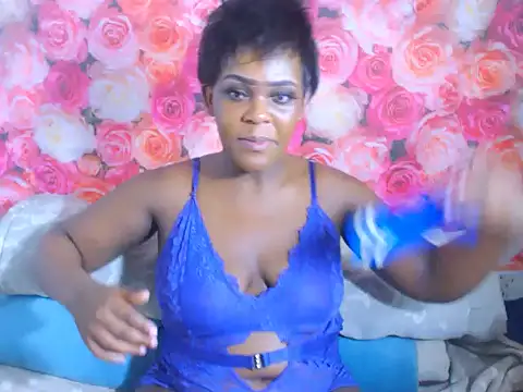 Snapshot of MiniMinaj chatting on 15, 12, 2025 MiniMinaj online show from 15, 12, 2025