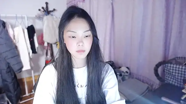 Snapshot of yao-yao_ chatting on 5, 12, 2025 yao-yao online show from 5, 12, 2025