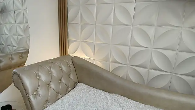 Lily rousee  online show from 10, 4, 2026