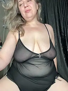 Snapshot of LizaTits chatting on 26, 10, 2025 LizaTits online show from 26, 10, 2025