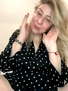 Snapshot of LizaTits chatting on 30, 11, 2025 LizaTits online show from 30, 11, 2025