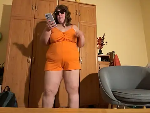 Snapshot of CherryLace04 chatting on 23, 9, 2025 CherryLace04 online show from 23, 9, 2025